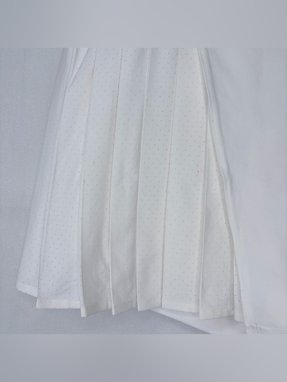 Lululemon‎ Asymmetrical White Pleated Mini Skirt - Picture 6 of 9